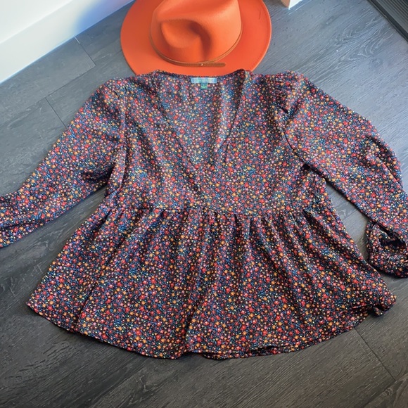 Barely worn!   Nordstrom floral top - Picture 7 of 7